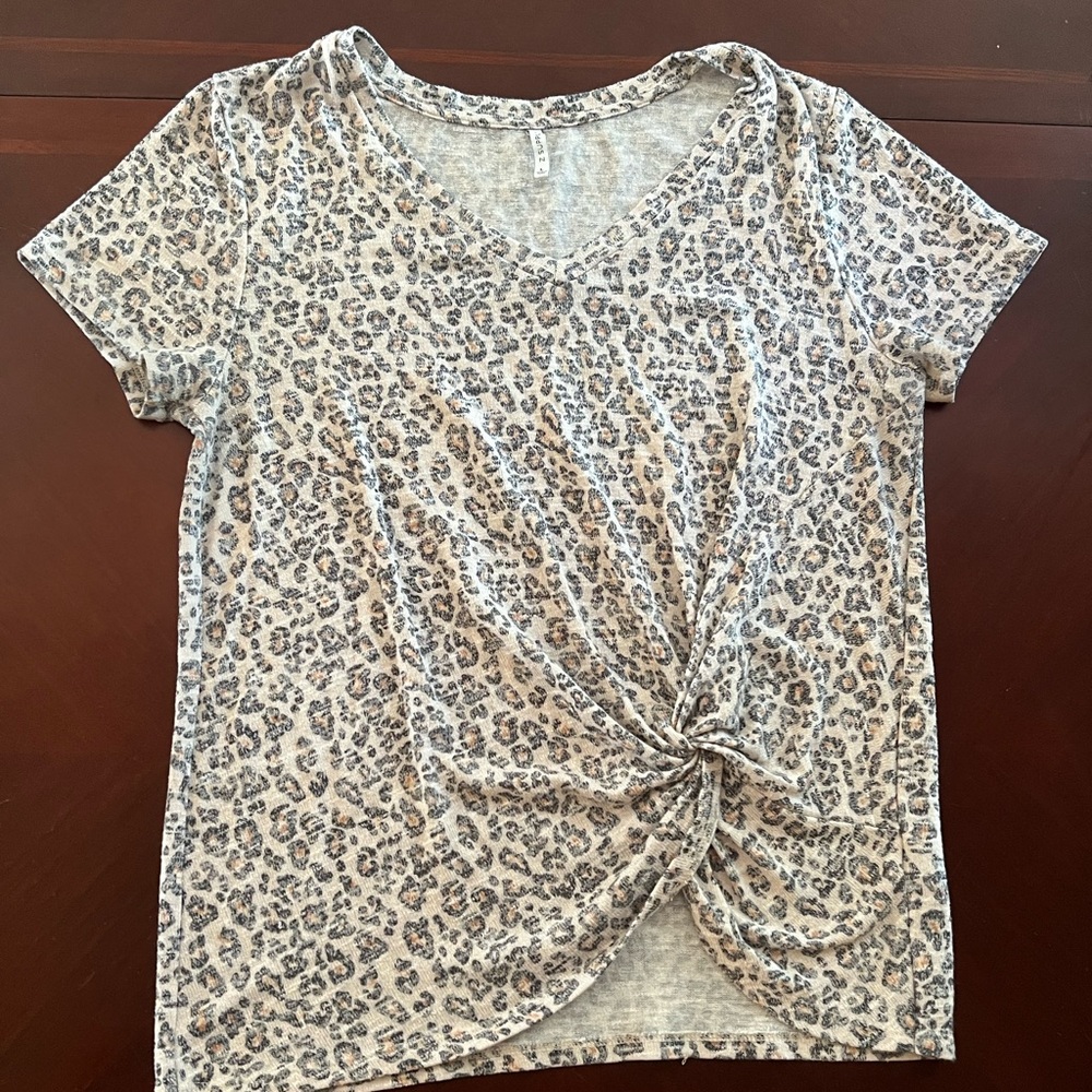 Z Supply Women's Leopard Knot Front Short Sleeve Top - Cream & Gray